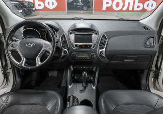 Подержанный автомобиль Hyundai ix35 2012 года (14 фото)