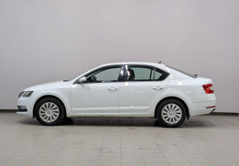 Подержанный автомобиль Skoda Octavia Liftback 2020 года (24 фото)