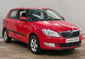 Подержанный автомобиль Skoda Fabia Hatchback 2012 года (3 фото)