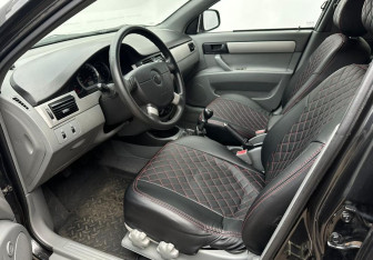 Подержанный автомобиль Chevrolet Lacetti Sedan 2012 года (9 фото)