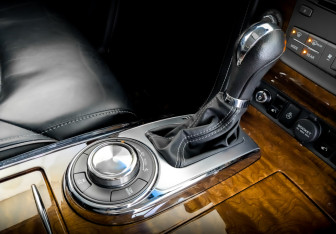 Подержанный автомобиль Infiniti QX80 2017 года (27 фото)
