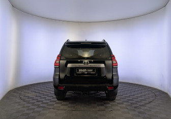 Подержанный автомобиль Toyota Land Cruiser Prado 2021 года (6 фото)