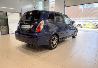 Подержанный автомобиль Suzuki Liana Wagon 2007 года (4 фото)
