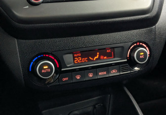 Подержанный автомобиль Kia Rio Hatchback 2017 года (25 фото)