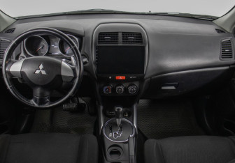 Подержанный автомобиль Mitsubishi ASX 2010 года (13 фото)