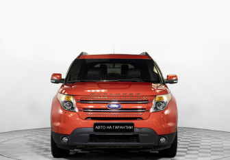 Подержанный автомобиль Ford Explorer 2015 года (2 фото)