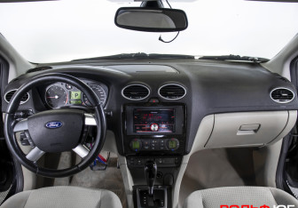 Подержанный автомобиль Ford Focus Sedan 2006 года (12 фото)