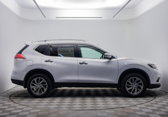 Подержанный автомобиль Nissan X-Trail 2018 года (4 фото)