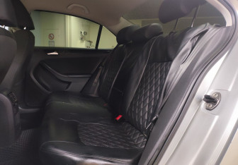 Подержанный автомобиль Volkswagen Jetta Sedan 2013 года (11 фото)