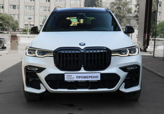 Подержанный автомобиль BMW X7 2020 года (2 фото)