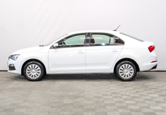 Подержанный автомобиль Skoda Rapid Liftback 2021 года (8 фото)