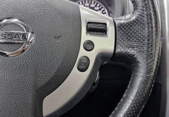 Подержанный автомобиль Nissan X-Trail 2011 года (25 фото)