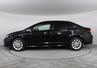 Подержанный автомобиль Toyota Corolla Sedan 2019 года (8 фото)