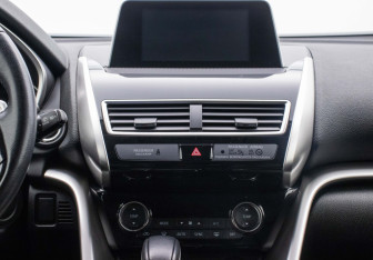 Подержанный автомобиль Mitsubishi Eclipse Cross 2018 года (14 фото)