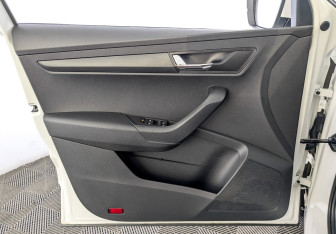 Подержанный автомобиль Skoda Karoq 2020 года (19 фото)