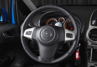 Подержанный автомобиль Opel Corsa 2007 года (16 фото)