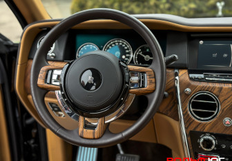Подержанный автомобиль Rolls-Royce Cullinan 2019 года (13 фото)