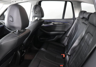Подержанный автомобиль BMW X3 2021 года (14 фото)