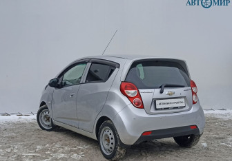 Подержанный автомобиль Chevrolet Spark 2013 года (7 фото)