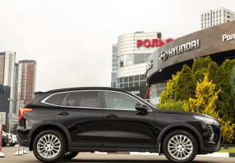 Подержанный автомобиль Haval Jolion 2024 года (3 фото)