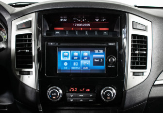 Подержанный автомобиль Mitsubishi Pajero 2019 года (14 фото)