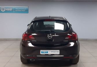 Подержанный автомобиль Opel Astra Hatchback 2013 года (6 фото)