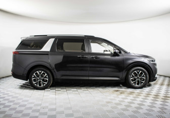 Подержанный автомобиль Kia Carnival 2021 года (4 фото)