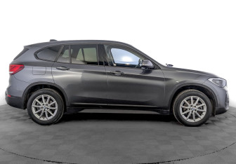 Подержанный автомобиль BMW X1 2021 года (4 фото)