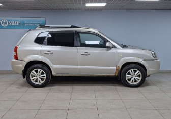 Подержанный автомобиль Hyundai Tucson 2008 года (4 фото)