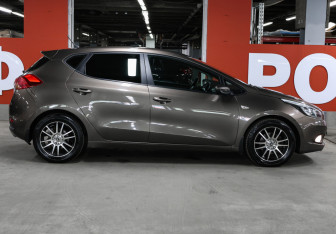 Подержанный автомобиль Kia Ceed Hatchback 2015 года (4 фото)