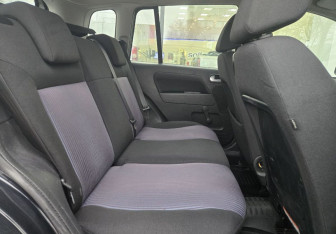 Подержанный автомобиль Ford Fusion 2011 года (11 фото)