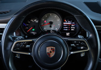 Подержанный автомобиль Porsche Macan 2014 года (23 фото)