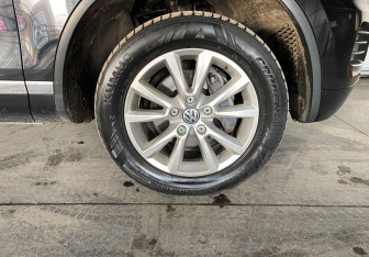 Подержанный автомобиль Volkswagen Touareg 2013 года (19 фото)