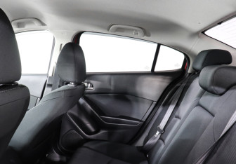 Подержанный автомобиль Mazda 3 Sedan 2014 года (12 фото)