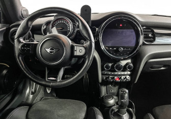 Подержанный автомобиль MINI Hatch 2021 года (12 фото)