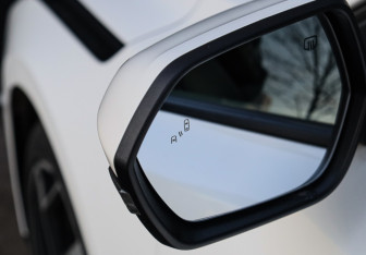 Подержанный автомобиль Changan Lamore 2024 года (15 фото)