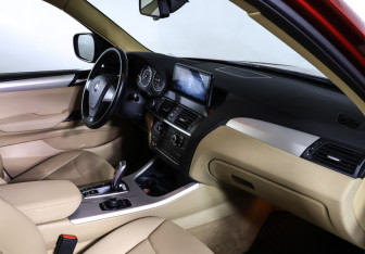 Подержанный автомобиль BMW X3 2012 года (11 фото)