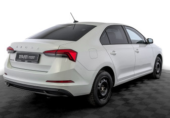 Подержанный автомобиль Skoda Rapid Liftback 2021 года (5 фото)