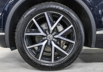 Подержанный автомобиль Volkswagen Touareg 2020 года (24 фото)