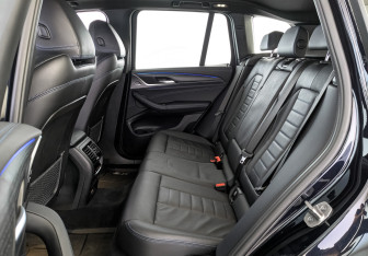 Подержанный автомобиль BMW X3 2021 года (17 фото)