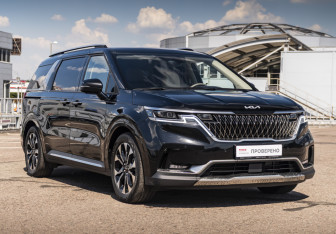 Подержанный автомобиль Kia Carnival 2021 года (4 фото)