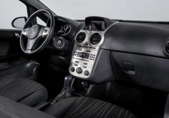 Подержанный автомобиль Opel Corsa 2008 года (9 фото)
