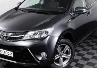 Подержанный автомобиль Toyota RAV4 2015 года (23 фото)