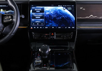 Подержанный автомобиль GAC M8 2023 года (18 фото)