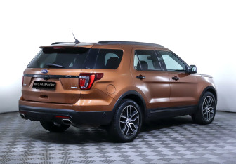 Подержанный автомобиль Ford Explorer 2016 года (3 фото)