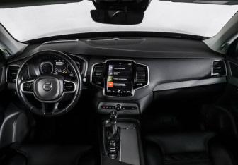 Подержанный автомобиль Volvo XC90 2018 года (17 фото)
