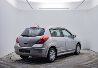 Подержанный автомобиль Nissan Tiida Hatchback 2011 года (5 фото)
