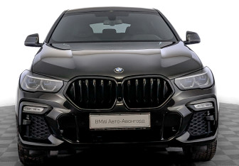 Подержанный автомобиль BMW X6 2021 года (2 фото)