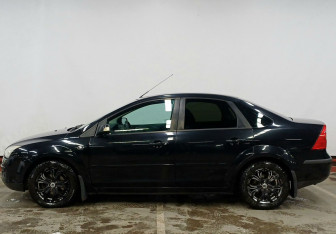 Подержанный автомобиль Ford Focus Sedan 2007 года (8 фото)