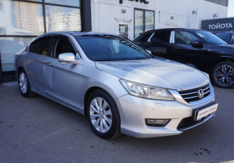 Подержанный автомобиль Honda Accord Sedan 2013 года (3 фото)